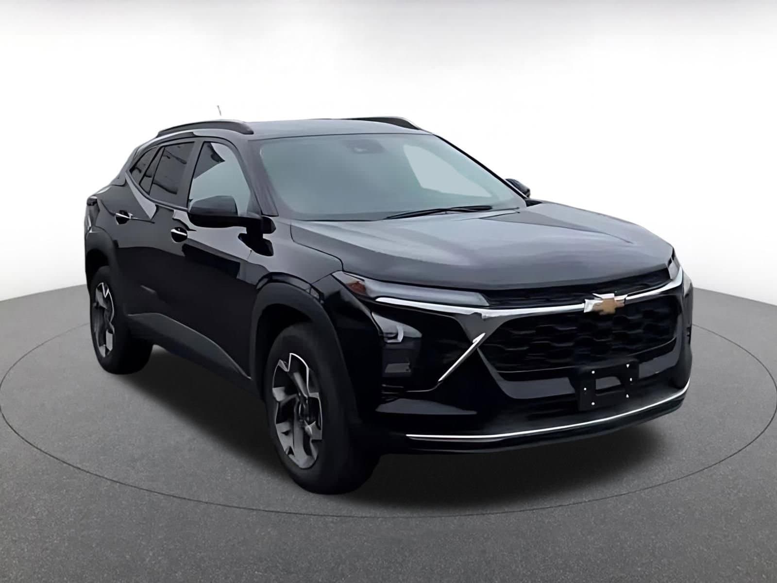 Thumbnail: 2025 Chevrolet Trax - 3