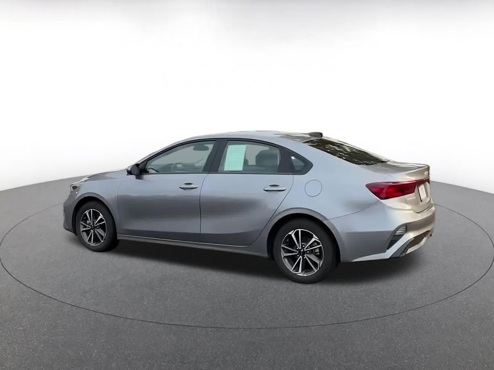 Thumbnail: 2024 Kia Forte - 10