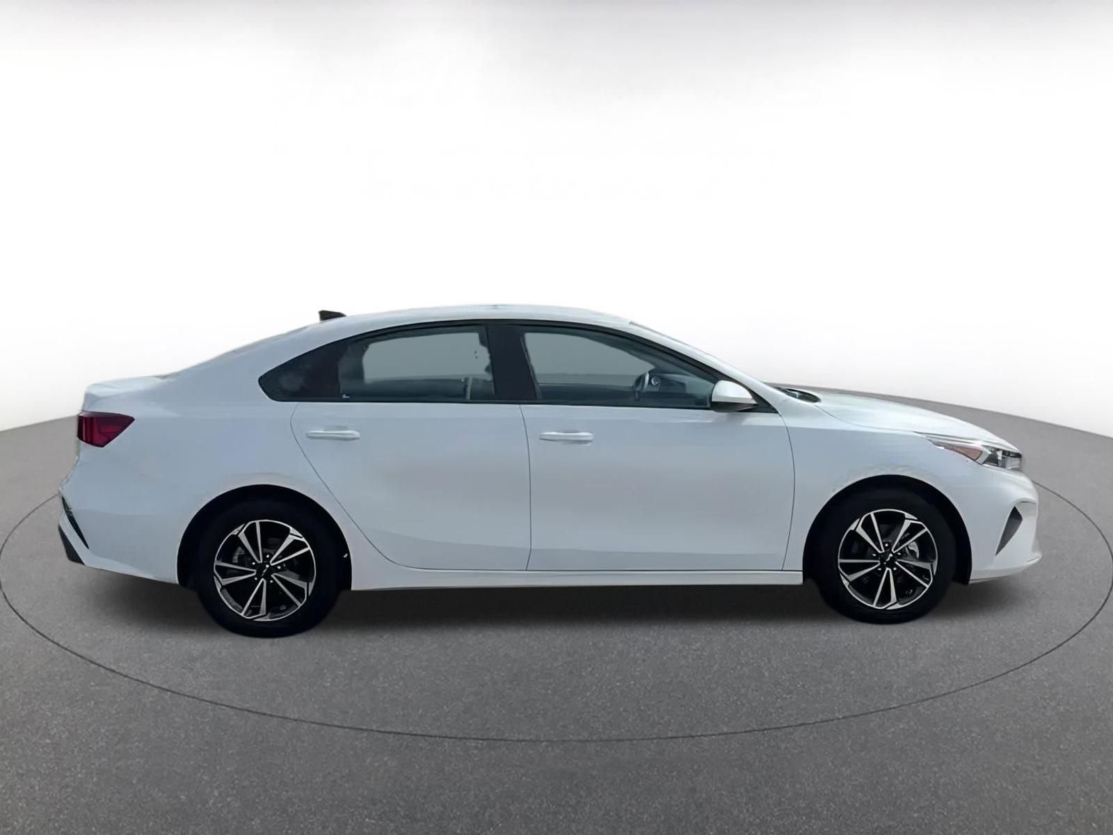 Thumbnail: 2024 Kia Forte - 16