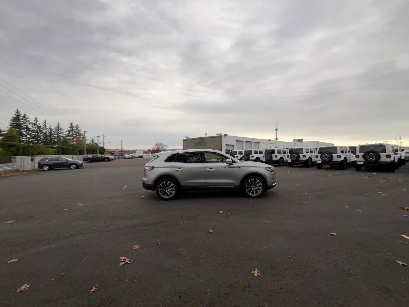 Thumbnail: 2023 Lincoln Nautilus - 15