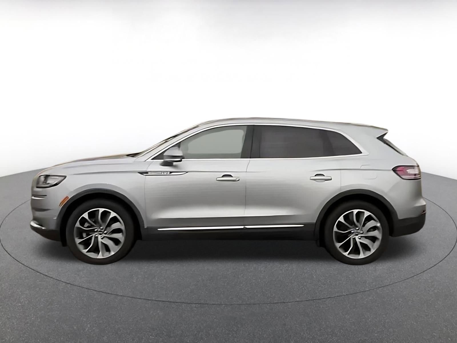 Thumbnail: 2023 Lincoln Nautilus - 11