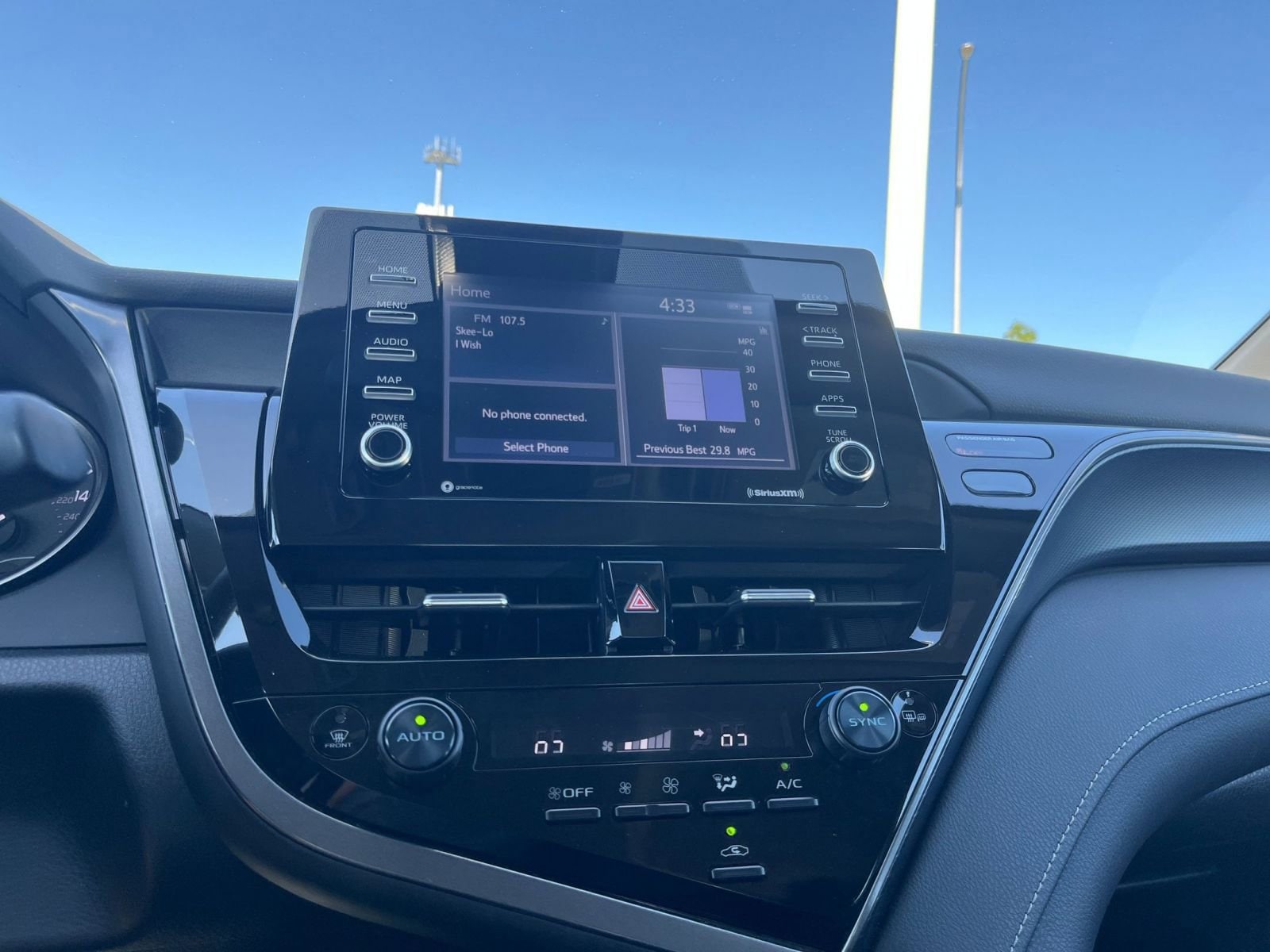 2024 Toyota Camry SE 21