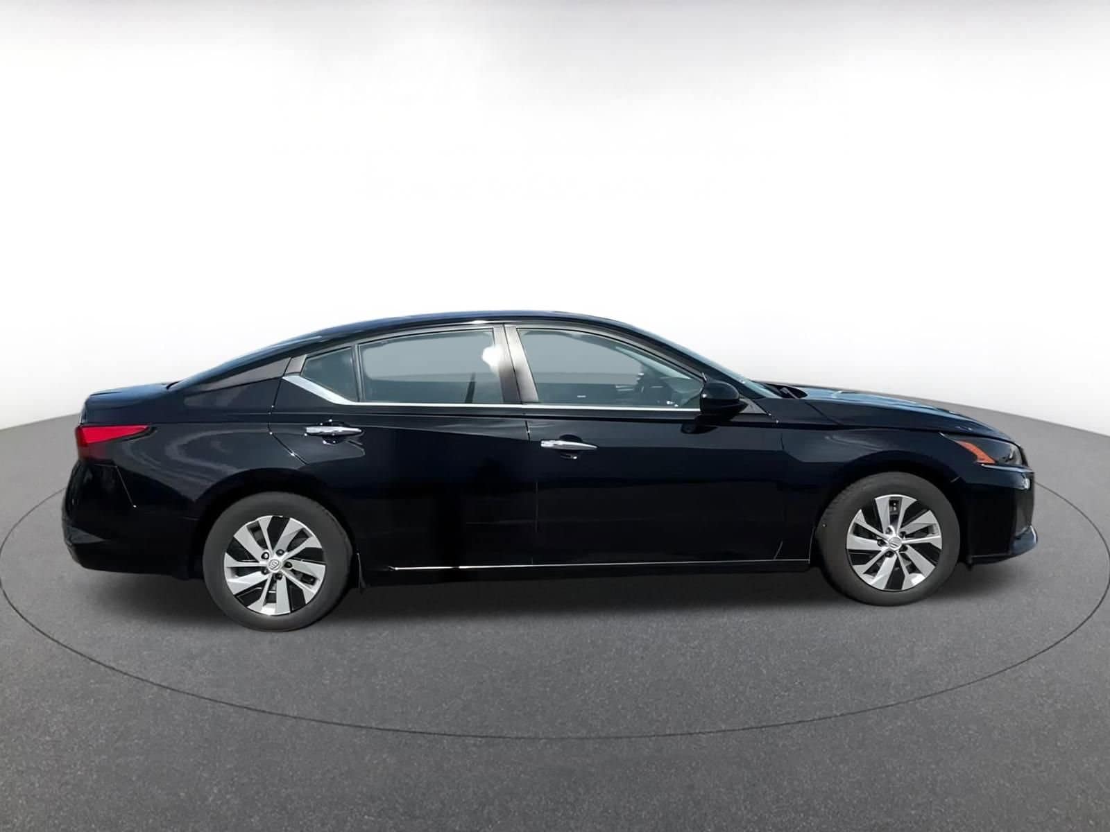Thumbnail: 2023 Nissan Altima - 8