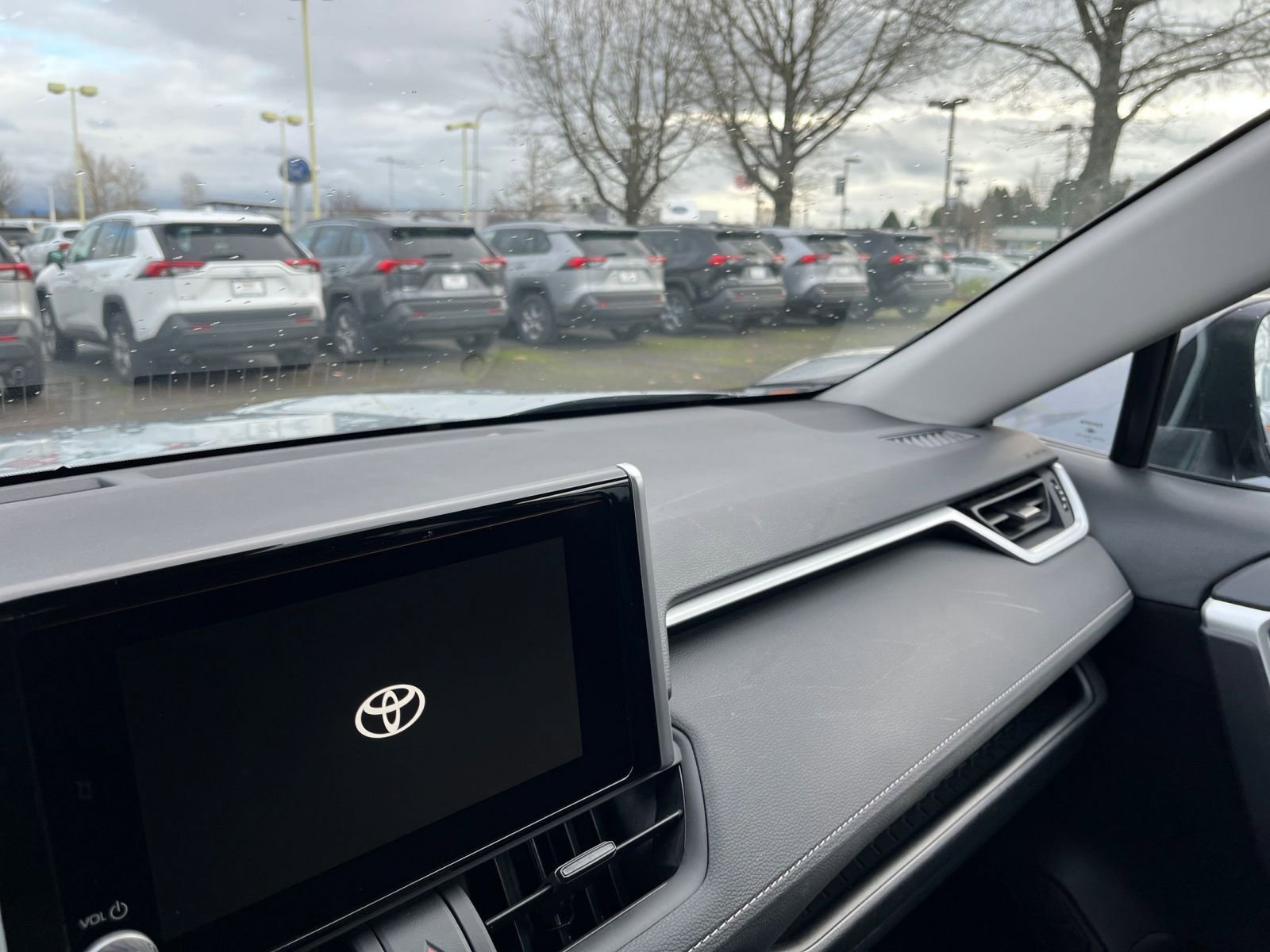 Thumbnail: 2025 Toyota RAV4 - 34