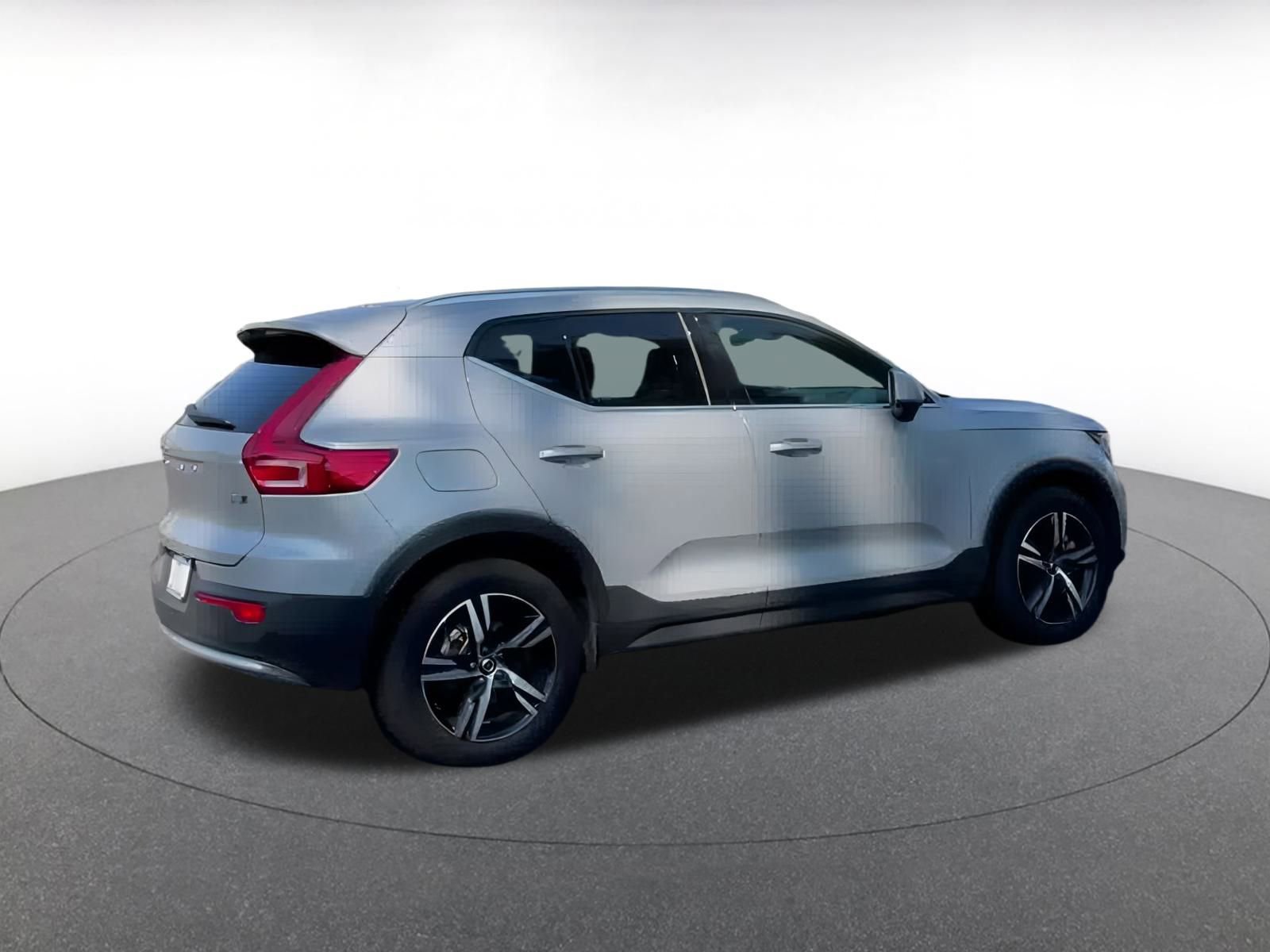 Thumbnail: 2024 Volvo XC40 - 14
