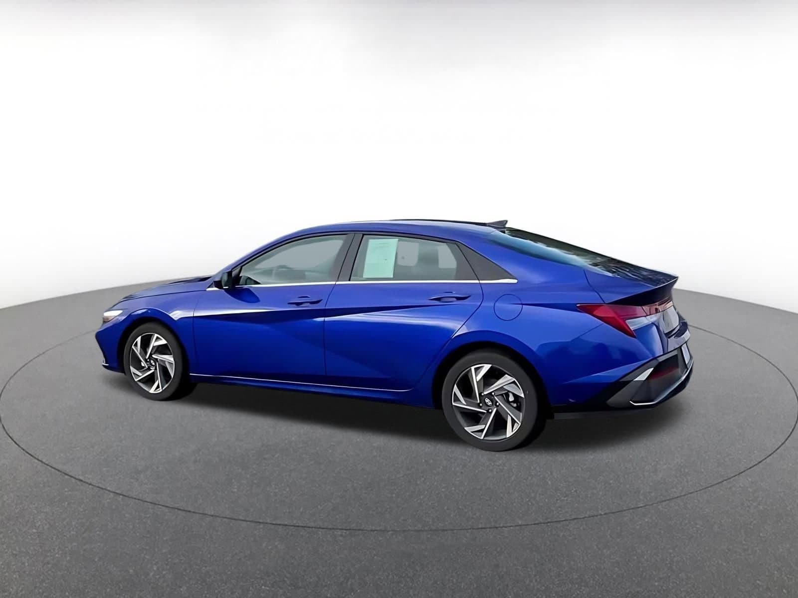 Thumbnail: 2025 Hyundai Elantra - 4