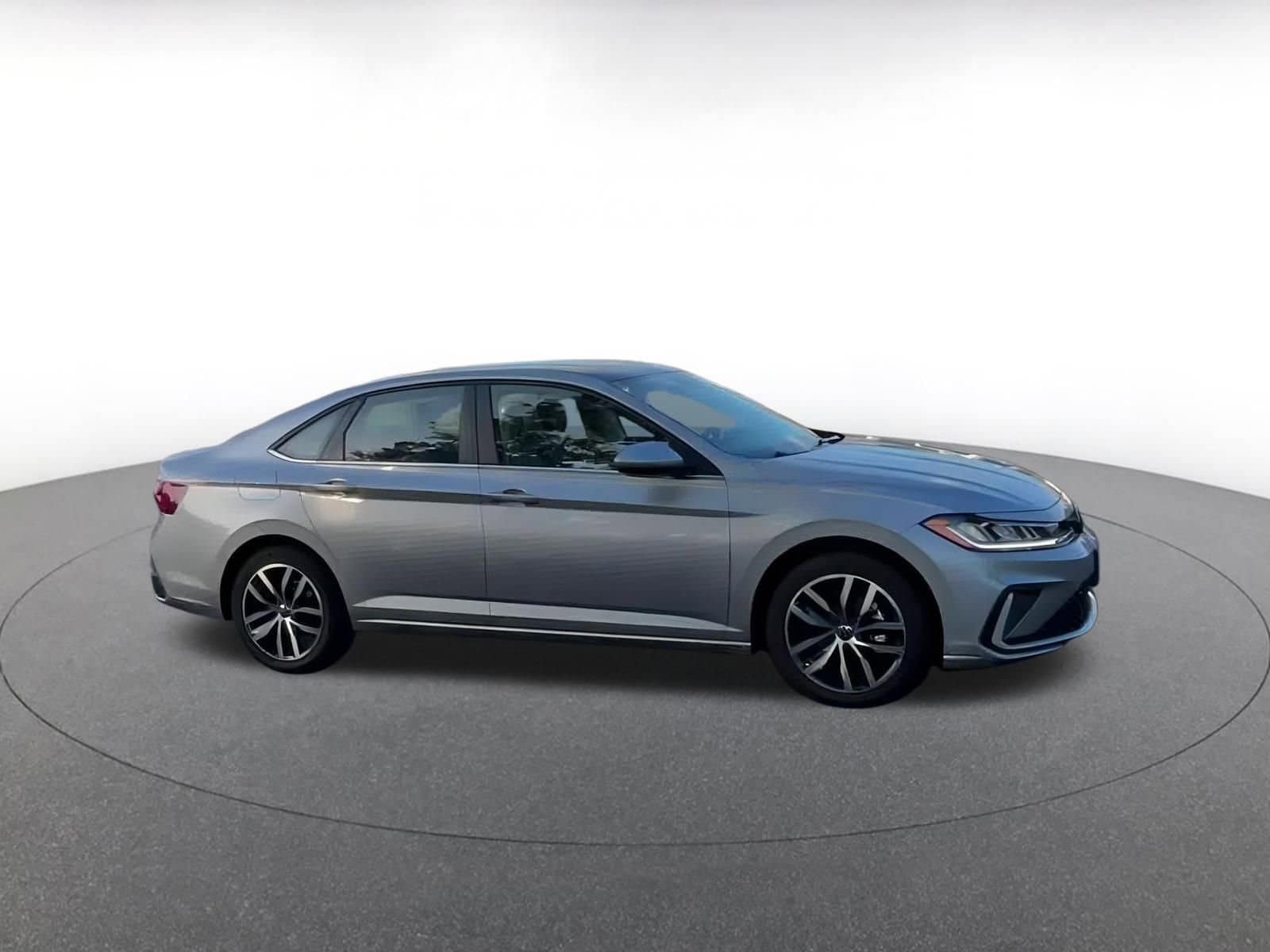 Thumbnail: 2025 Volkswagen Jetta - 2