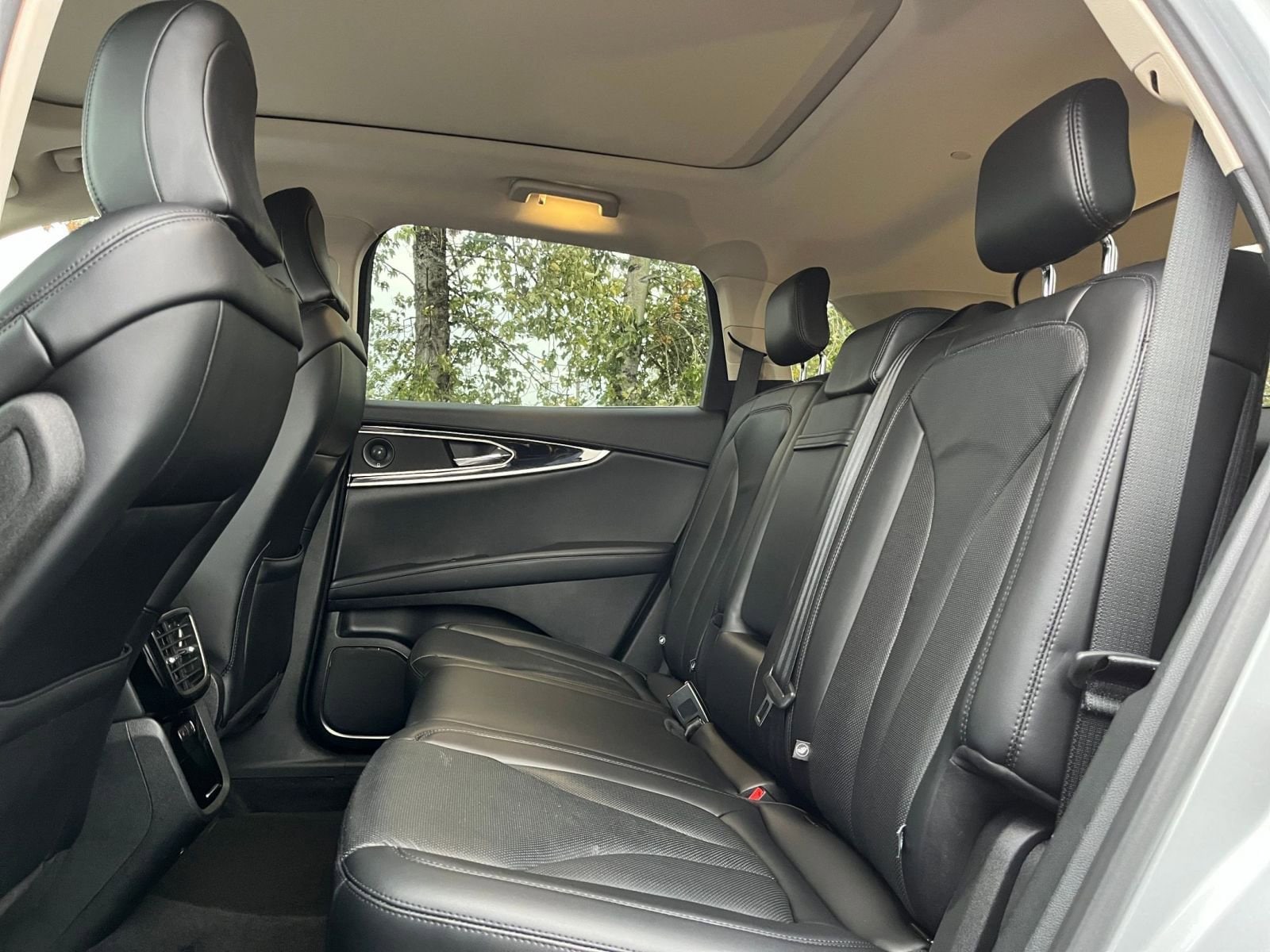 Thumbnail: 2023 Lincoln Nautilus - 28