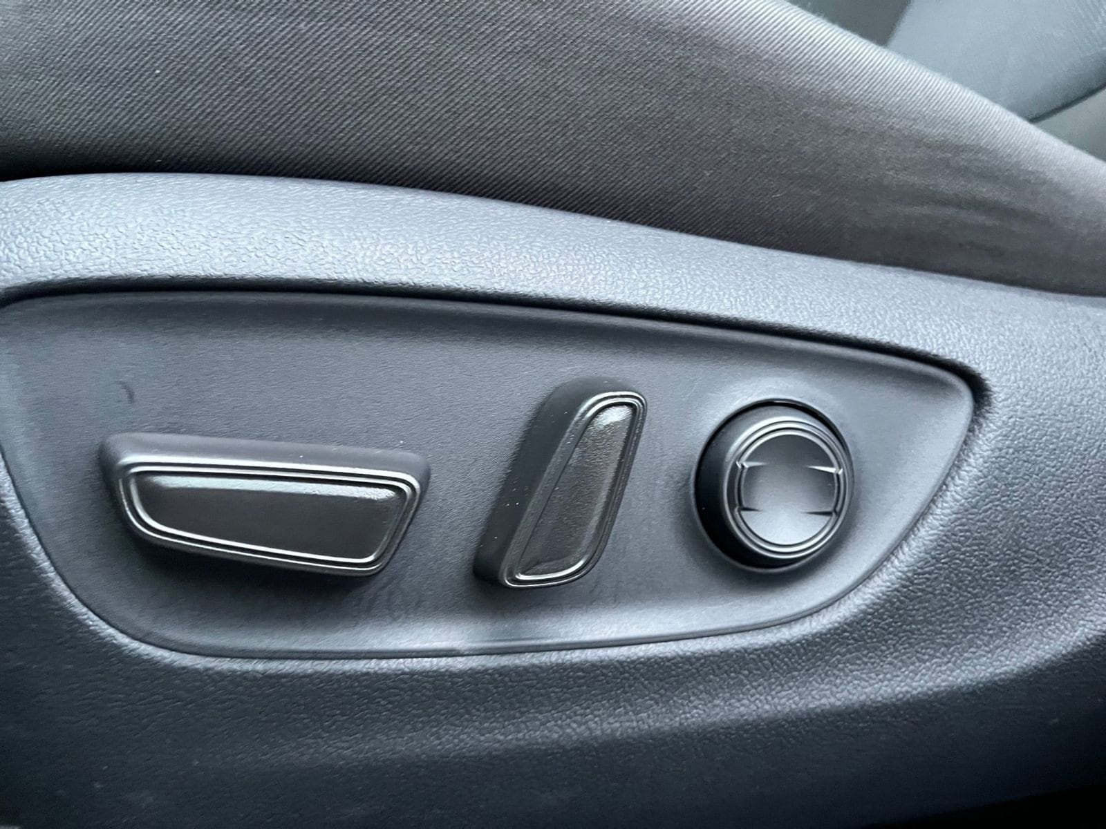 Thumbnail: 2025 Toyota RAV4 - 27