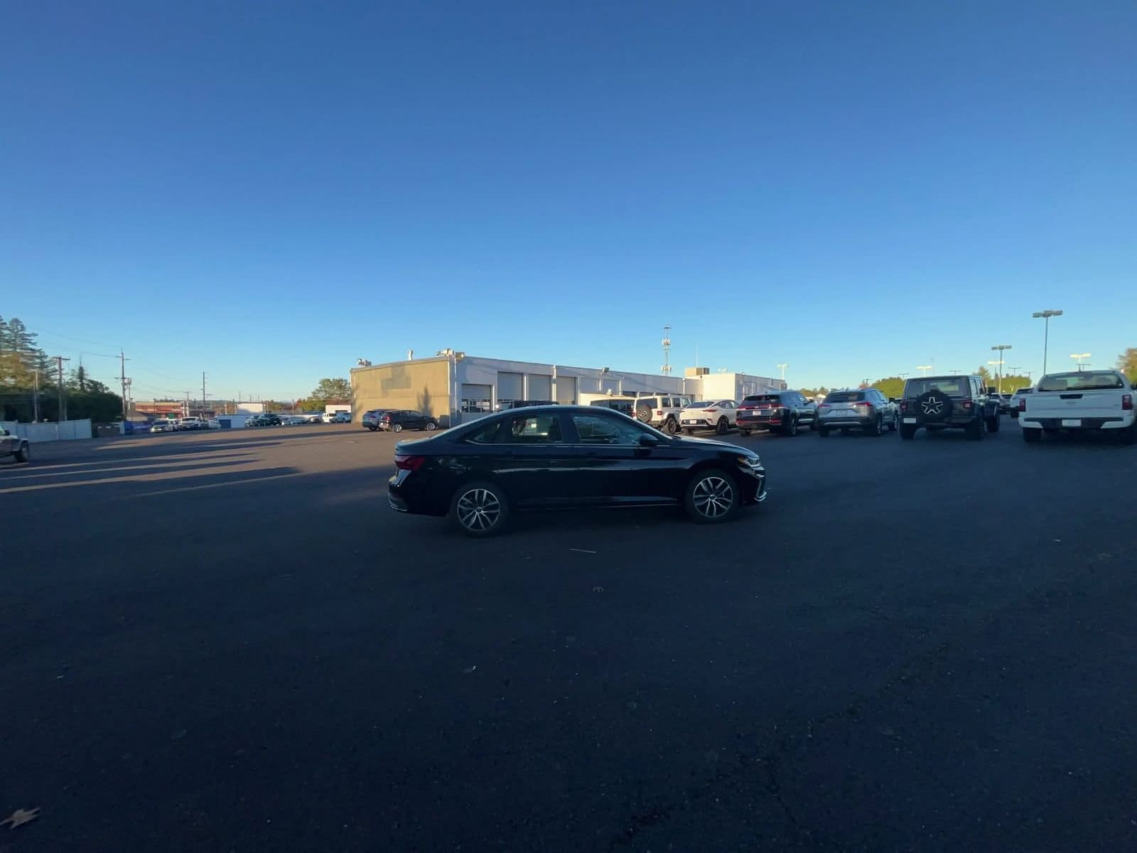 Thumbnail: 2025 Volkswagen Jetta - 16