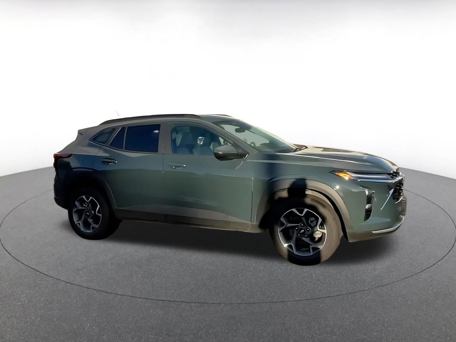 Thumbnail: 2025 Chevrolet Trax - 2