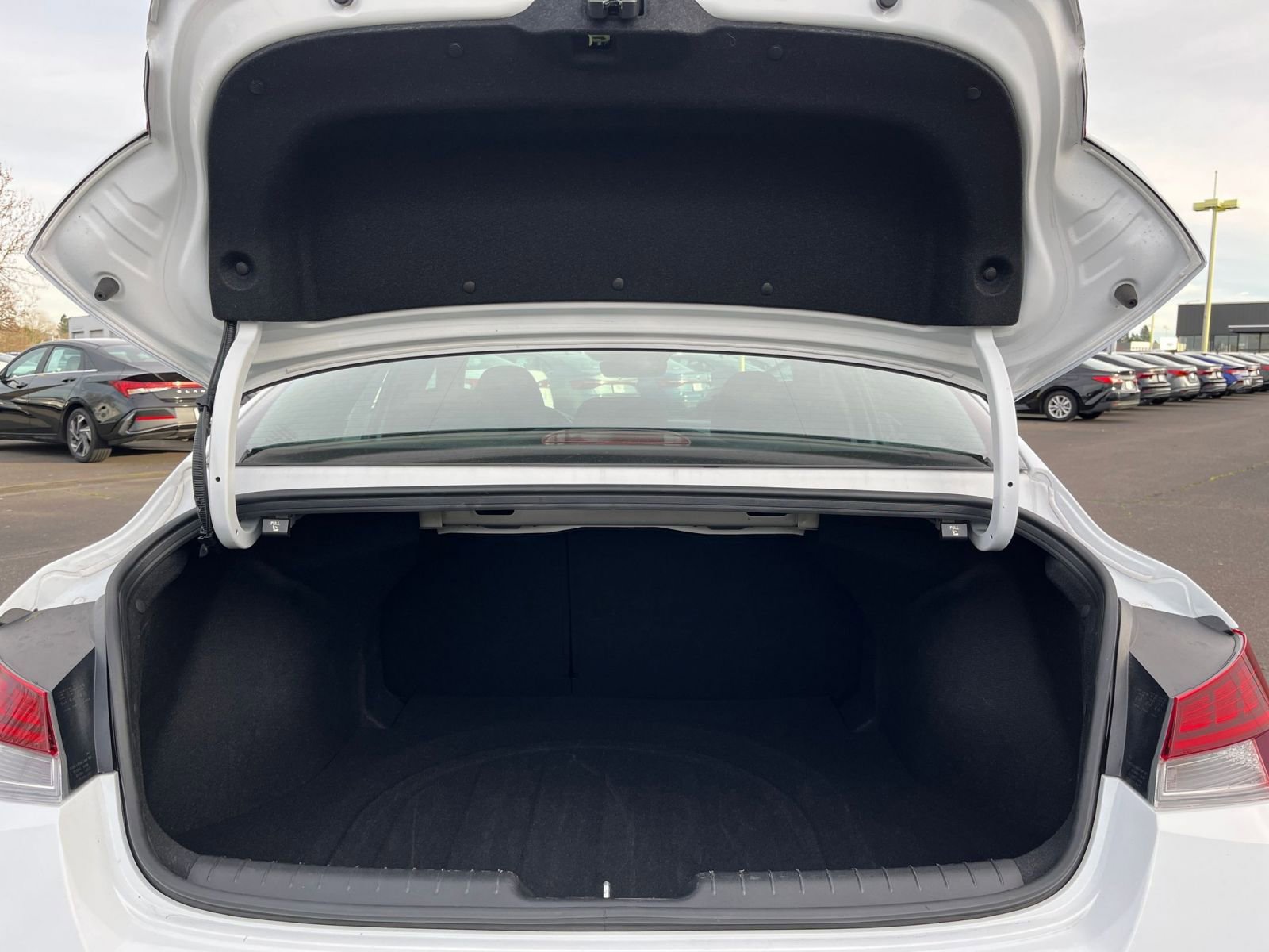 Thumbnail: 2025 Hyundai Elantra - 33