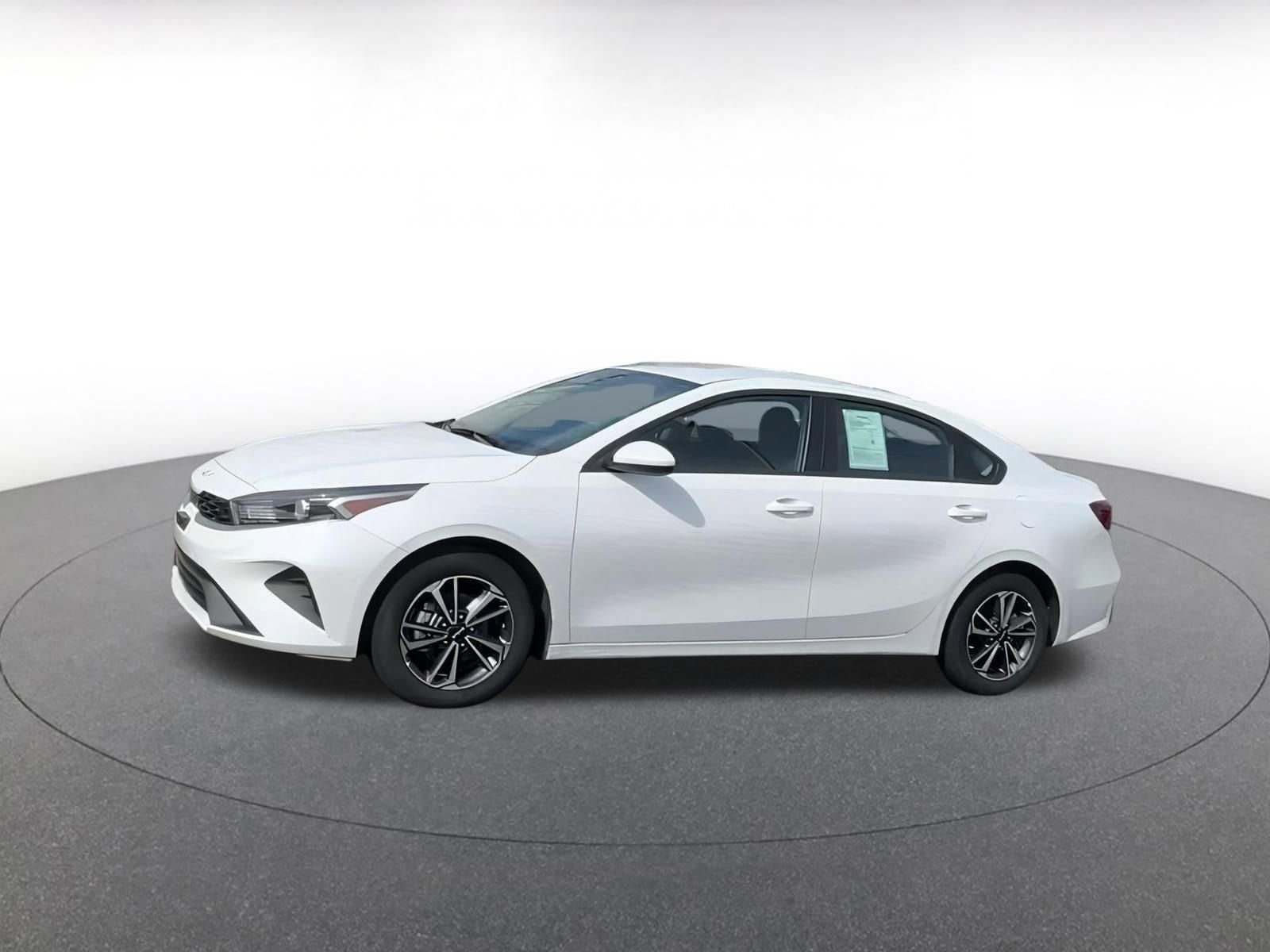 Thumbnail: 2024 Kia Forte - 7