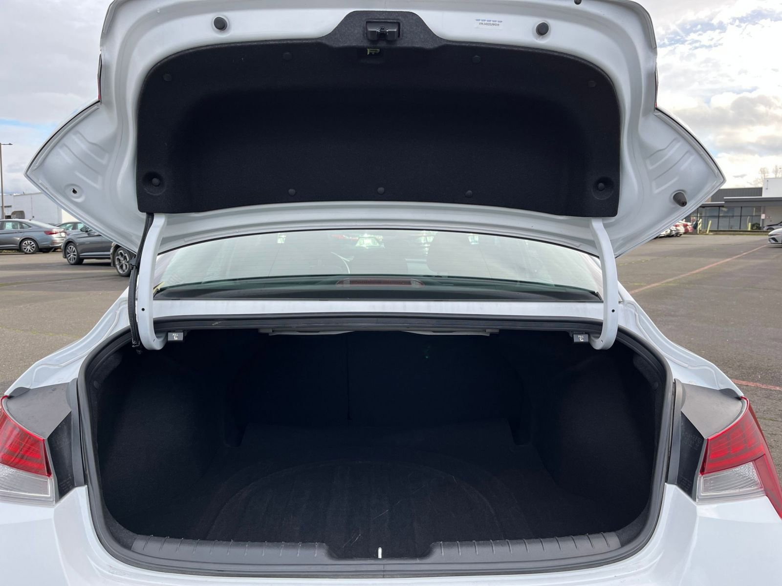 Thumbnail: 2025 Hyundai Elantra - 30