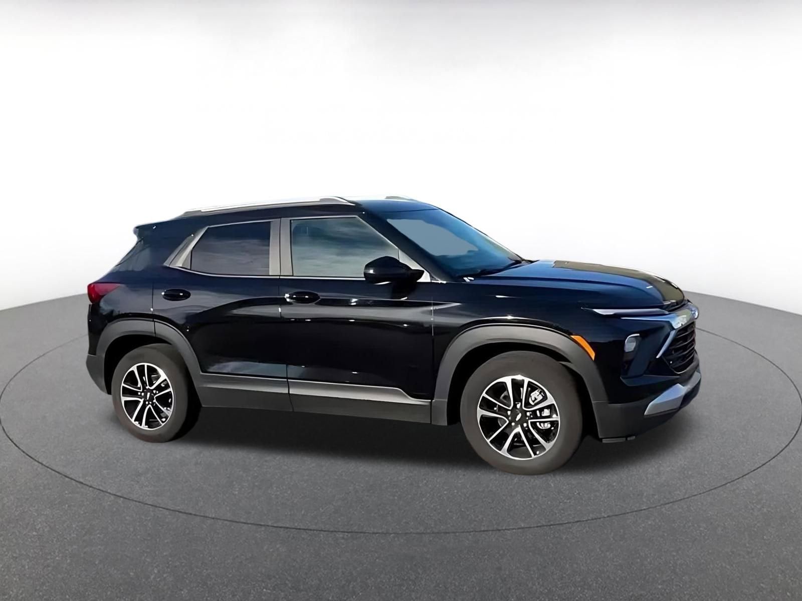 Thumbnail: 2025 Chevrolet TrailBlazer - 2