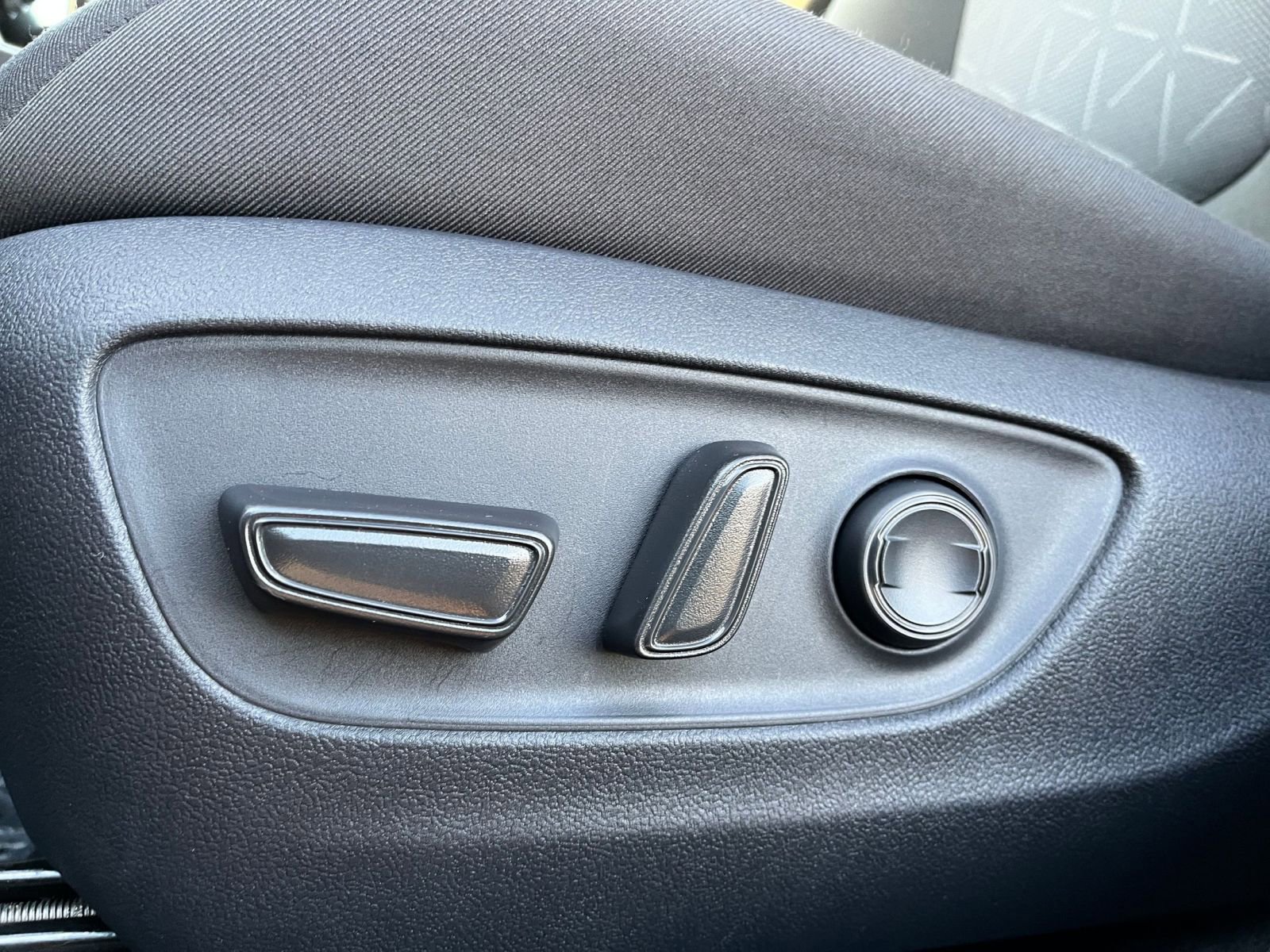 Thumbnail: 2025 Toyota RAV4 - 24