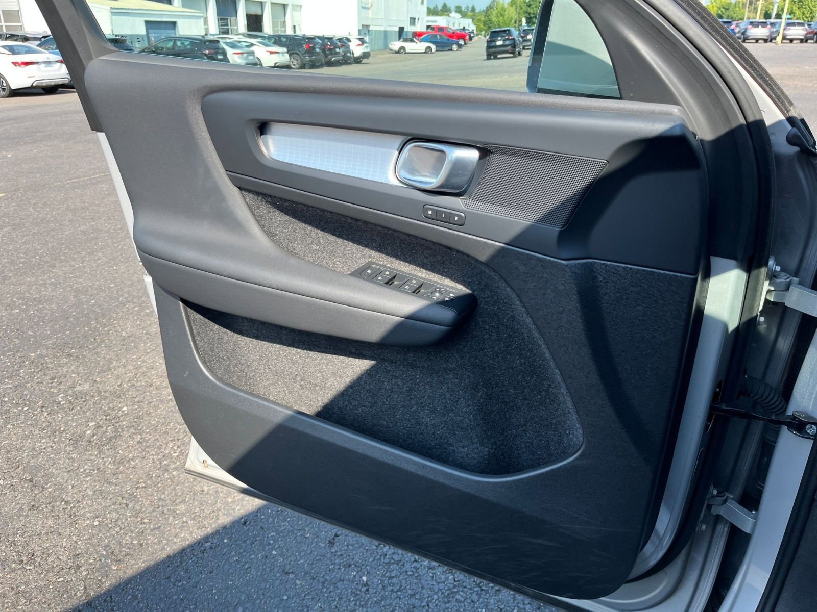 Thumbnail: 2024 Volvo XC40 - 21