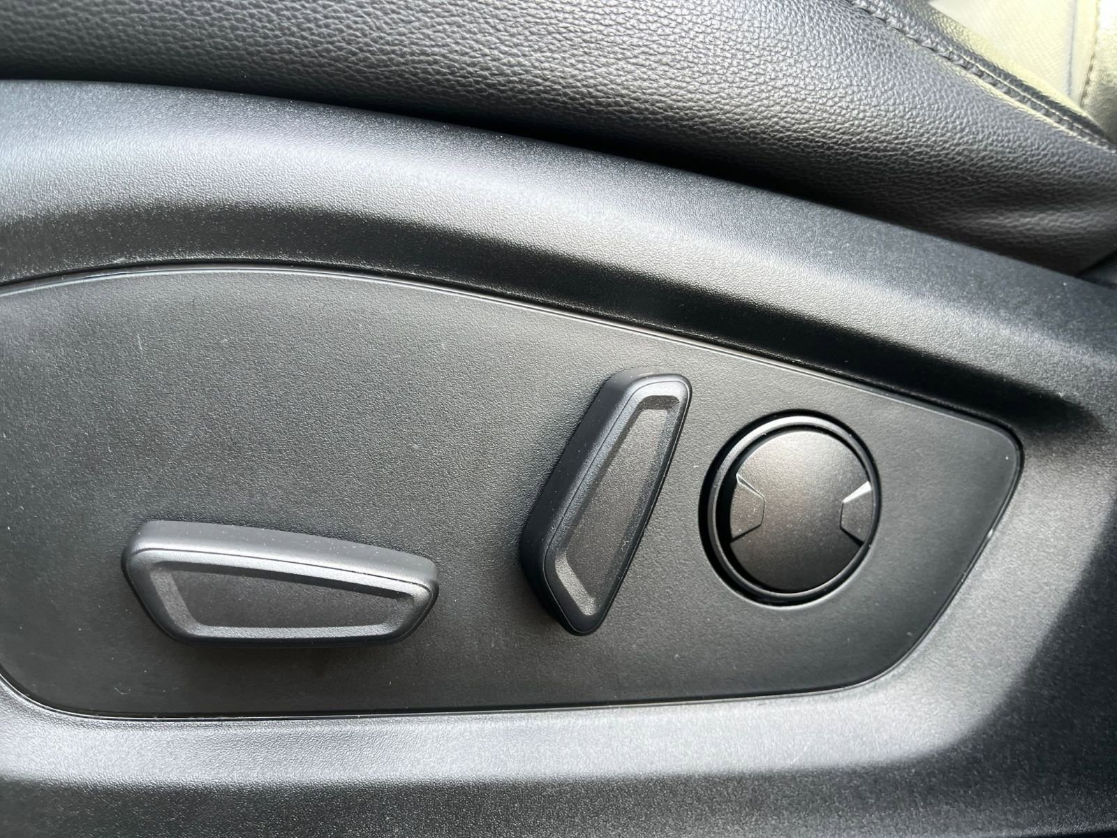 Thumbnail: 2023 Ford Explorer - 27