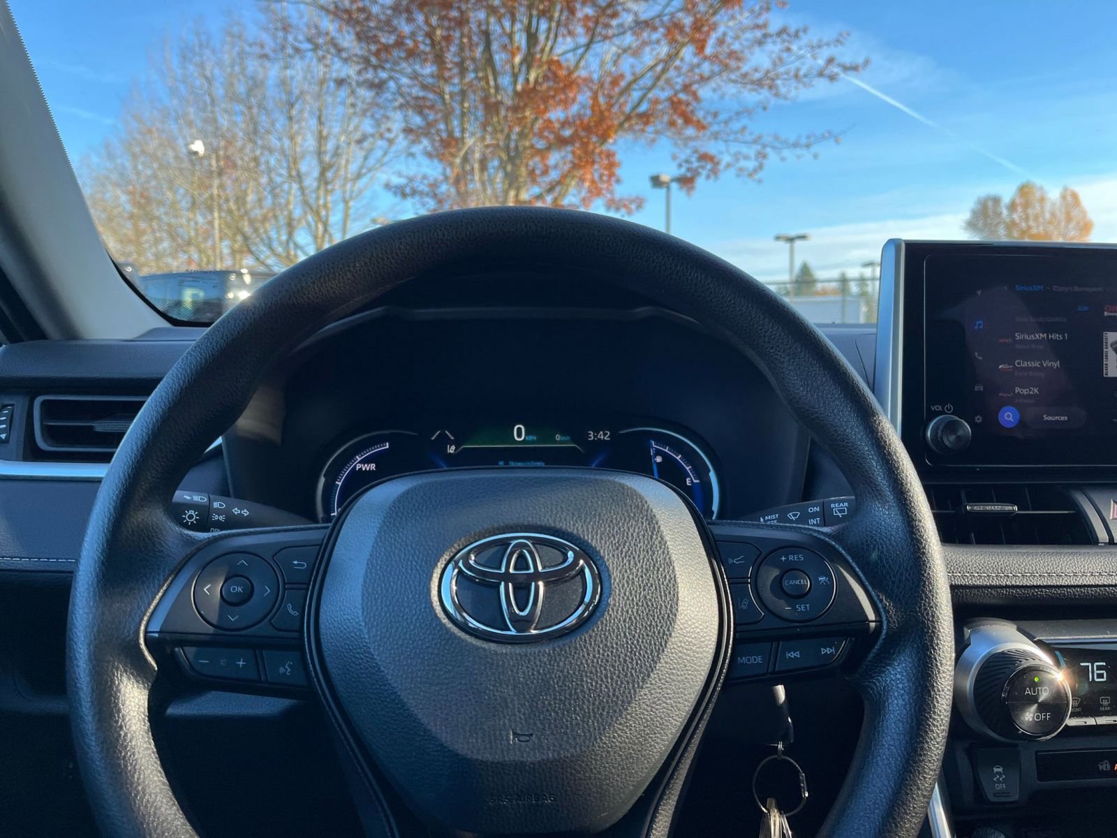 Thumbnail: 2025 Toyota RAV4 - 27