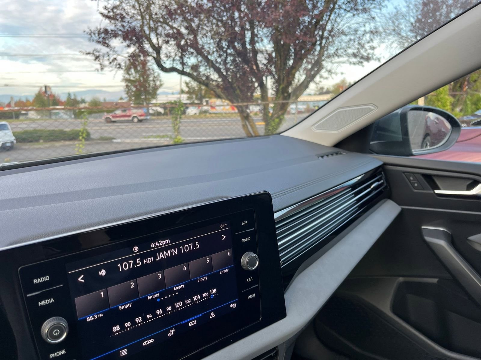 Thumbnail: 2025 Volkswagen Jetta - 35