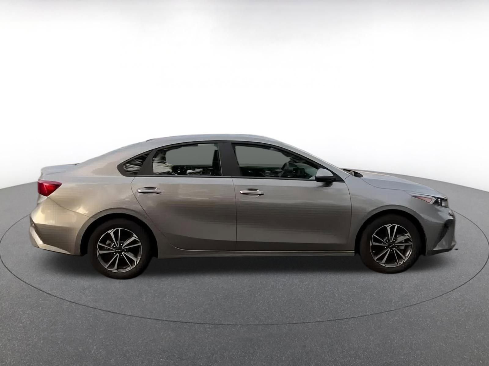 Thumbnail: 2024 Kia Forte - 16