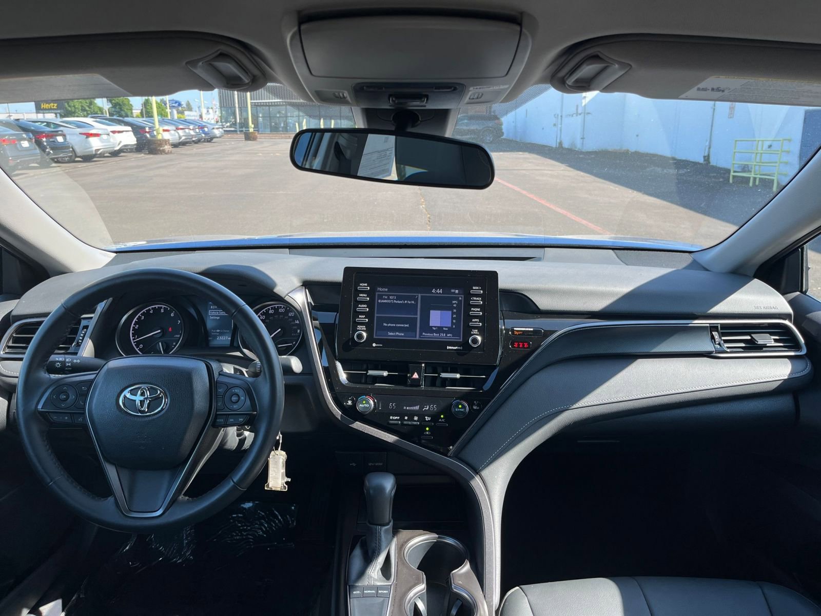 2024 Toyota Camry SE 32
