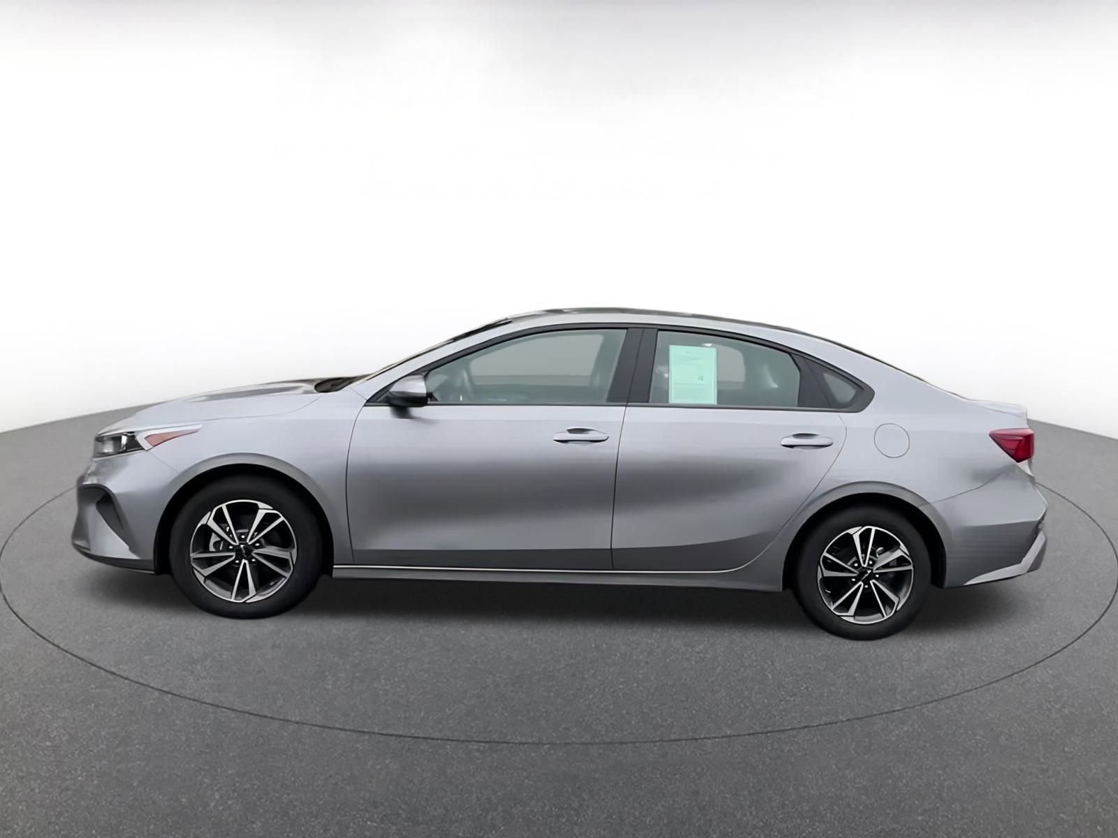 Thumbnail: 2024 Kia Forte - 10