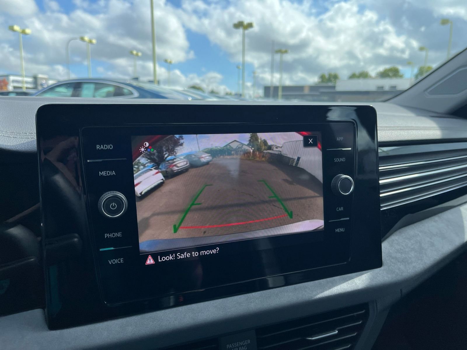 Thumbnail: 2025 Volkswagen Jetta - 17