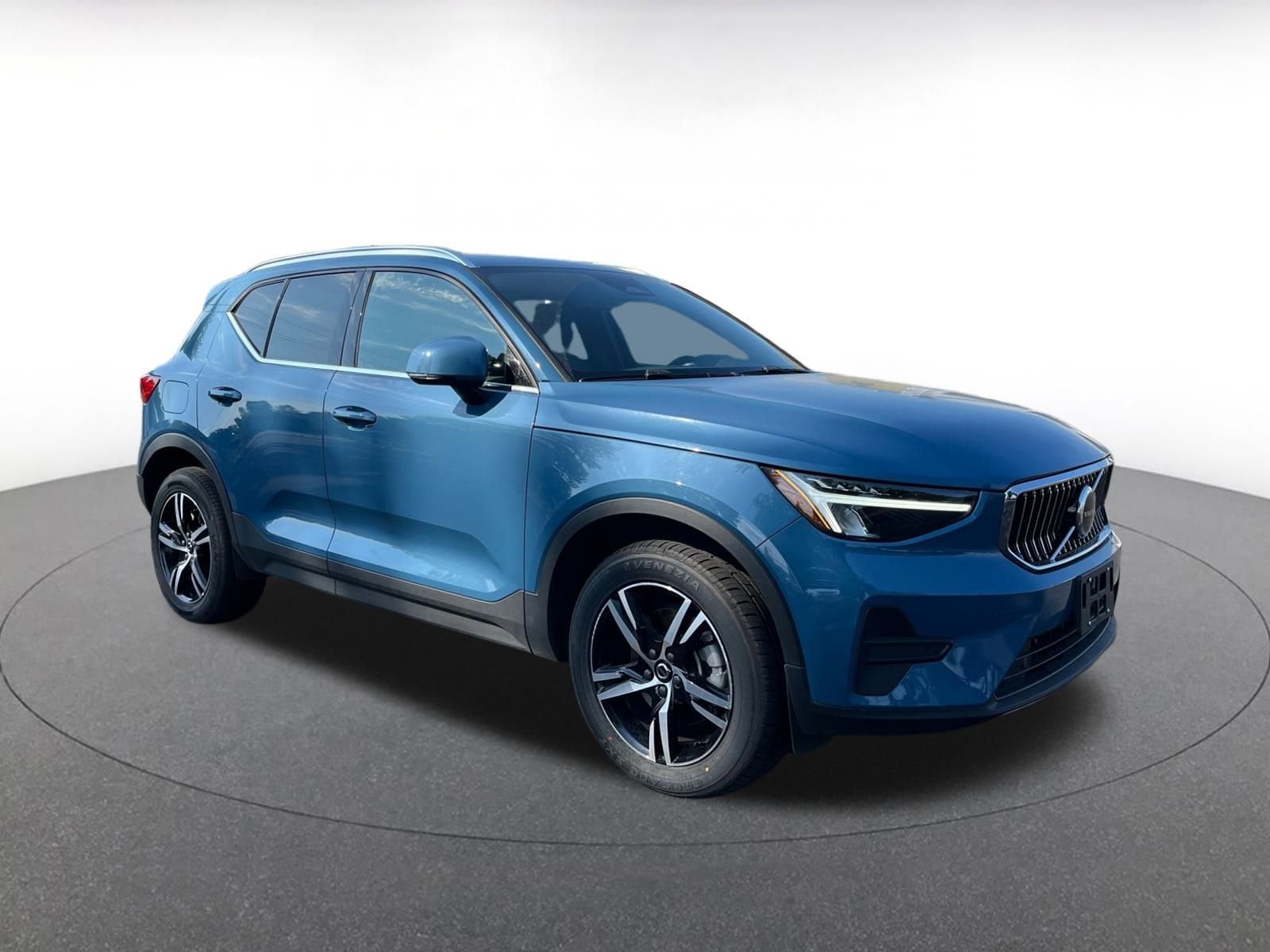2024 Volvo XC40 Core