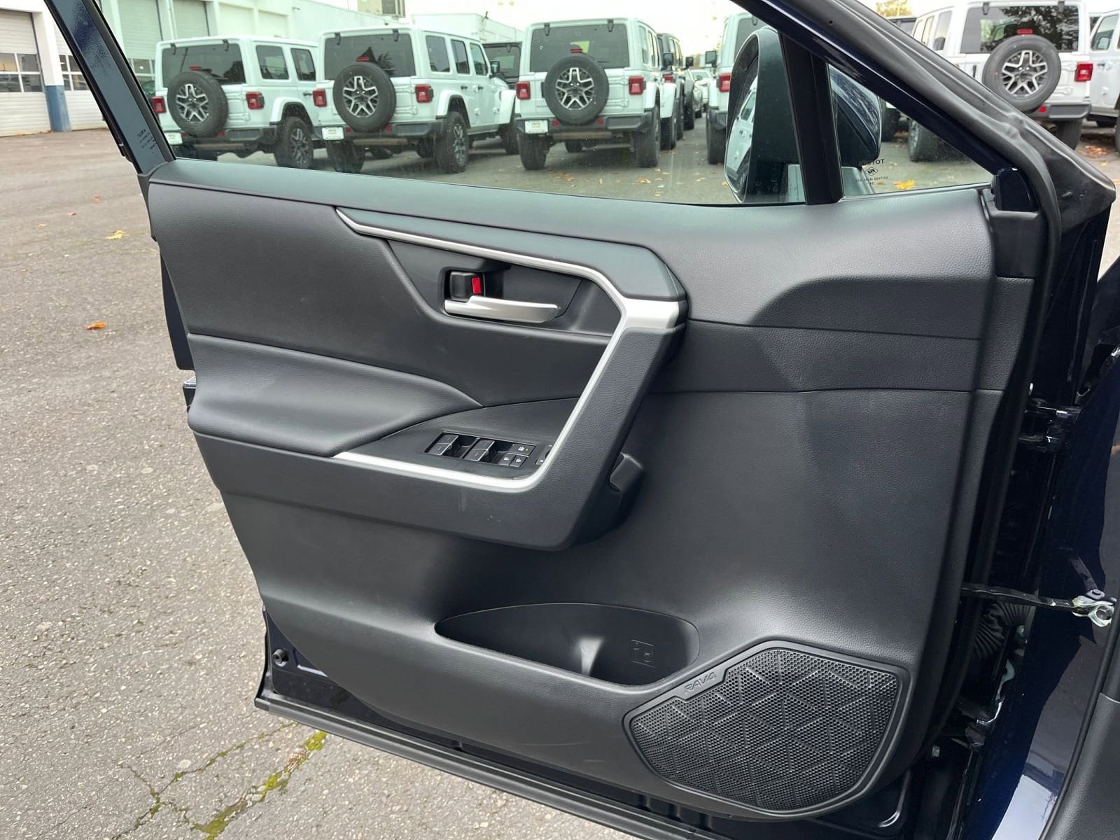 Thumbnail: 2025 Toyota RAV4 - 20