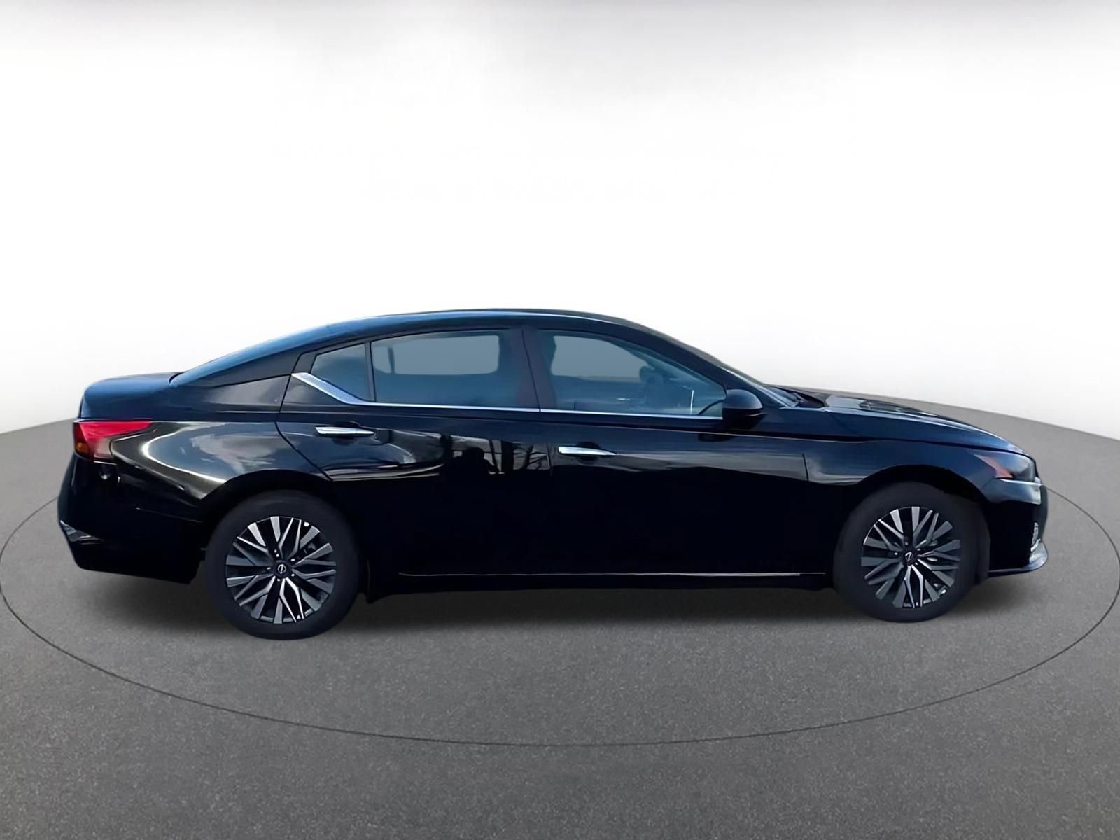 Thumbnail: 2025 Nissan Altima - 16