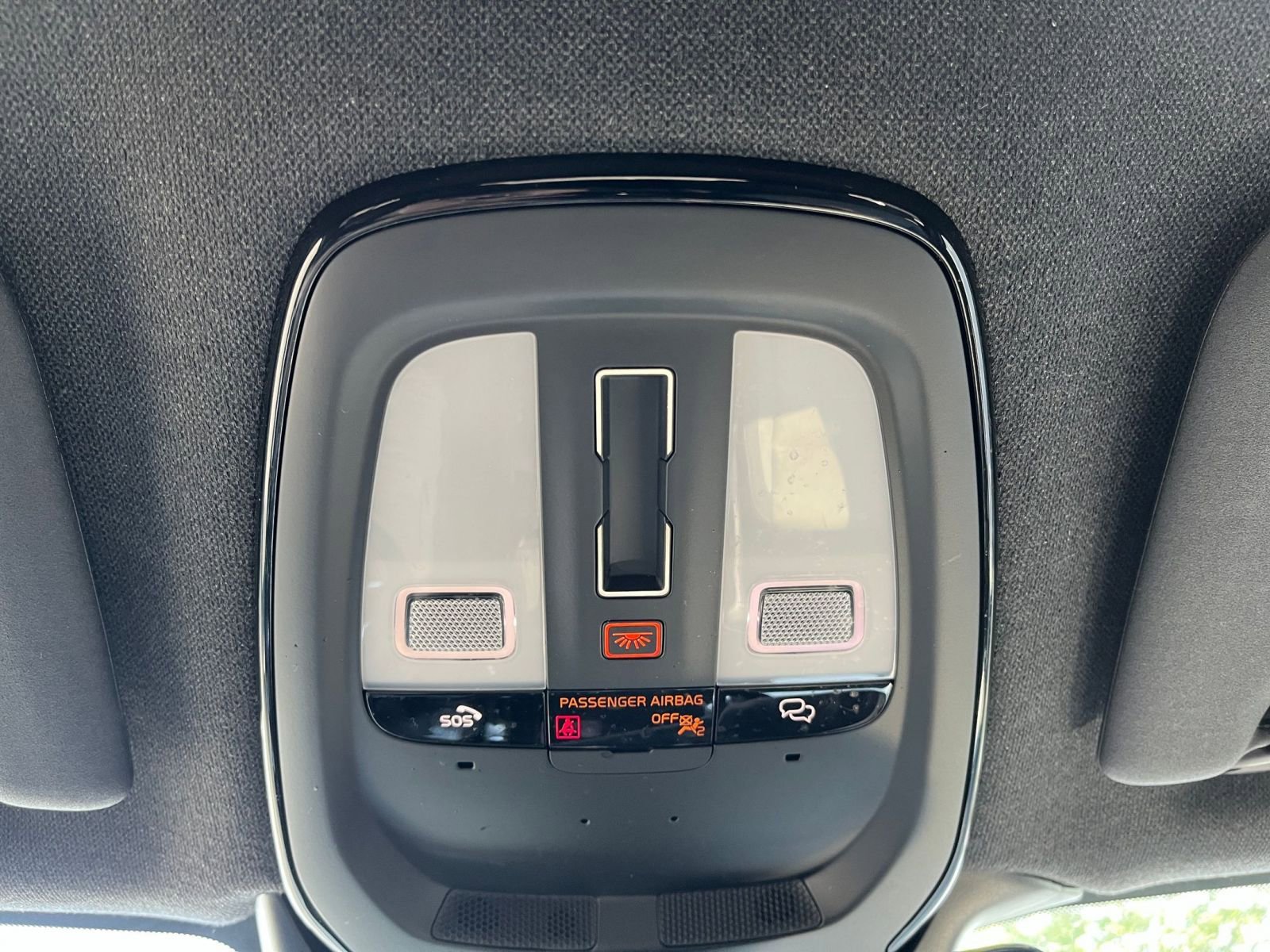 Thumbnail: 2024 Volvo XC40 - 24