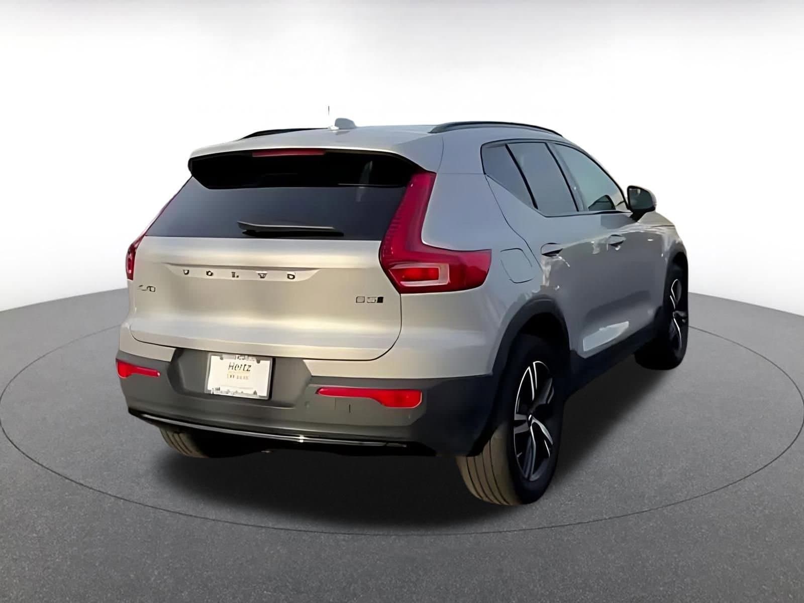 Thumbnail: 2024 Volvo XC40 - 11
