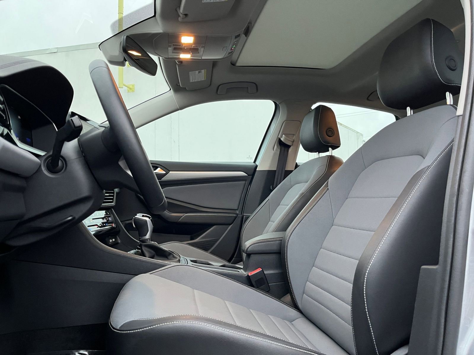 Thumbnail: 2025 Volkswagen Jetta - 25