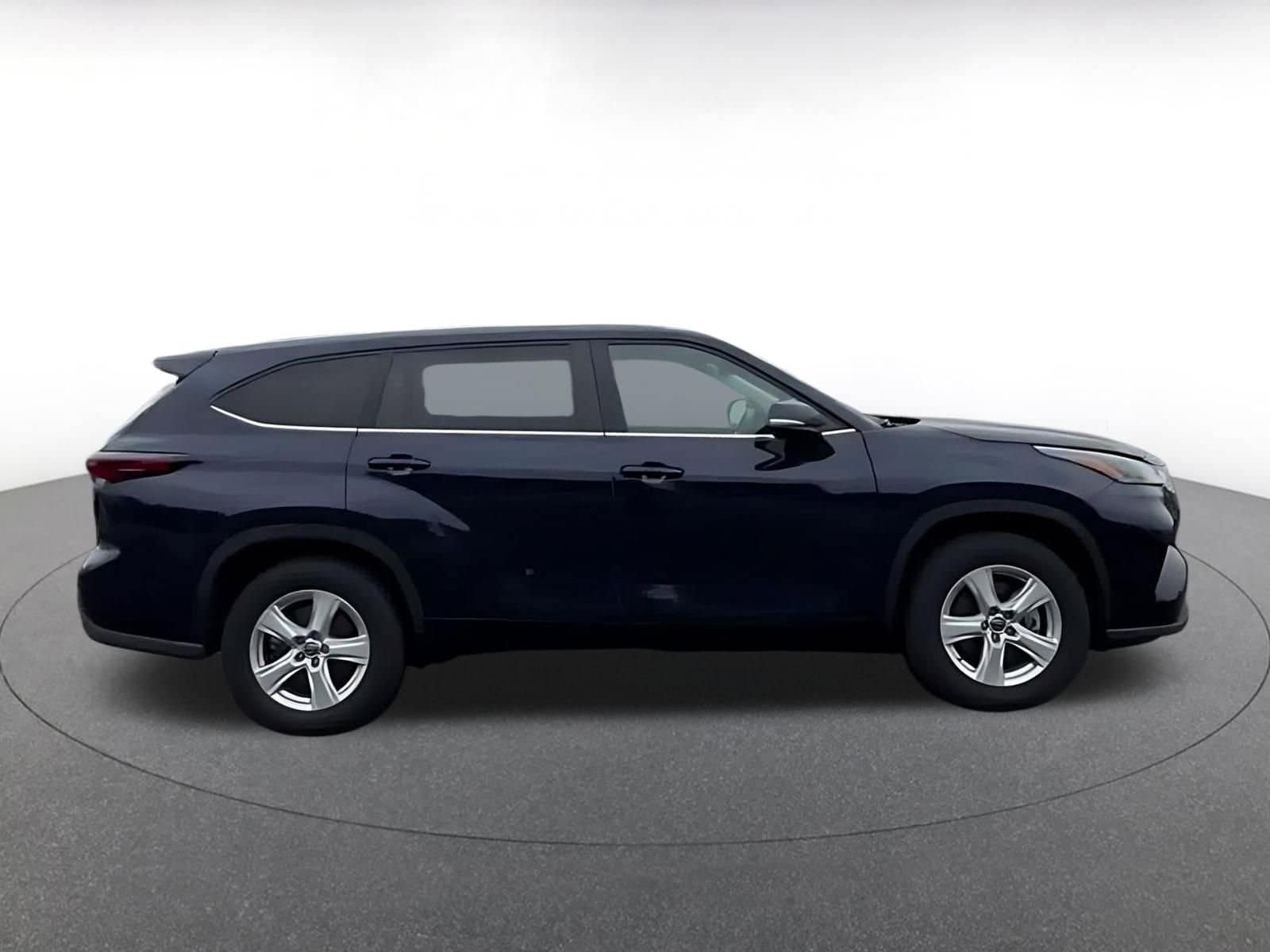 Thumbnail: 2025 Toyota Highlander - 16