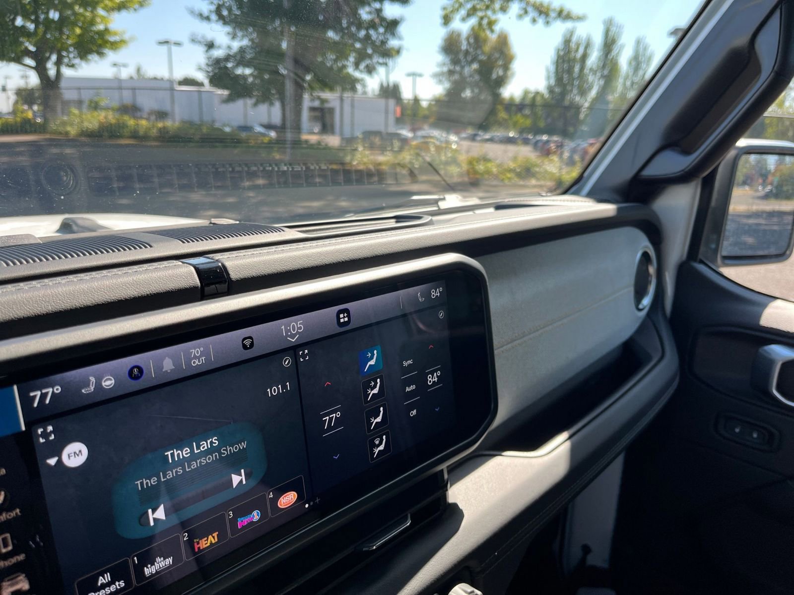 Thumbnail: 2025 Jeep Wrangler - 34