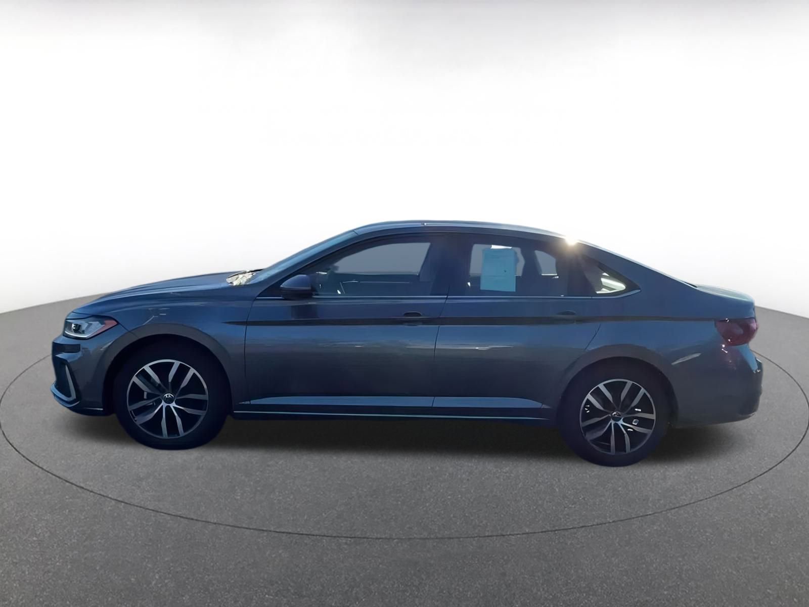 Thumbnail: 2025 Volkswagen Jetta - 9