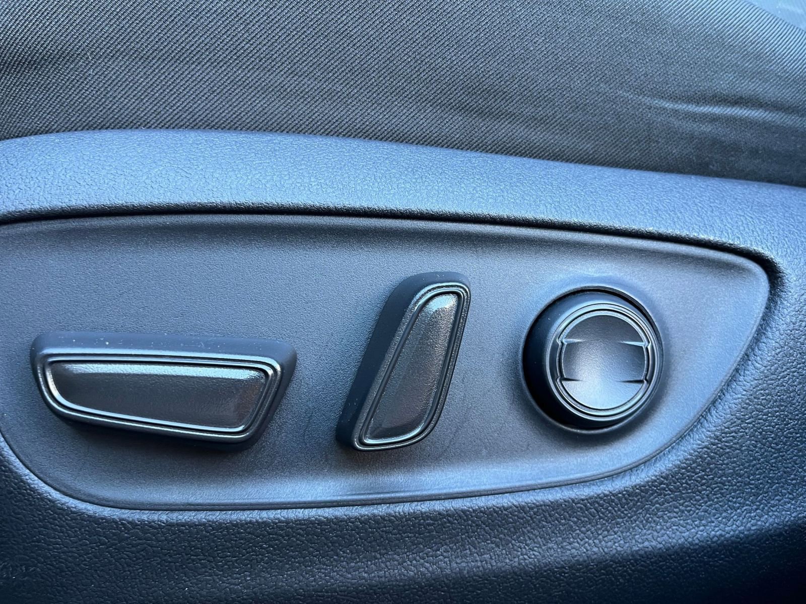 Thumbnail: 2025 Toyota RAV4 - 24