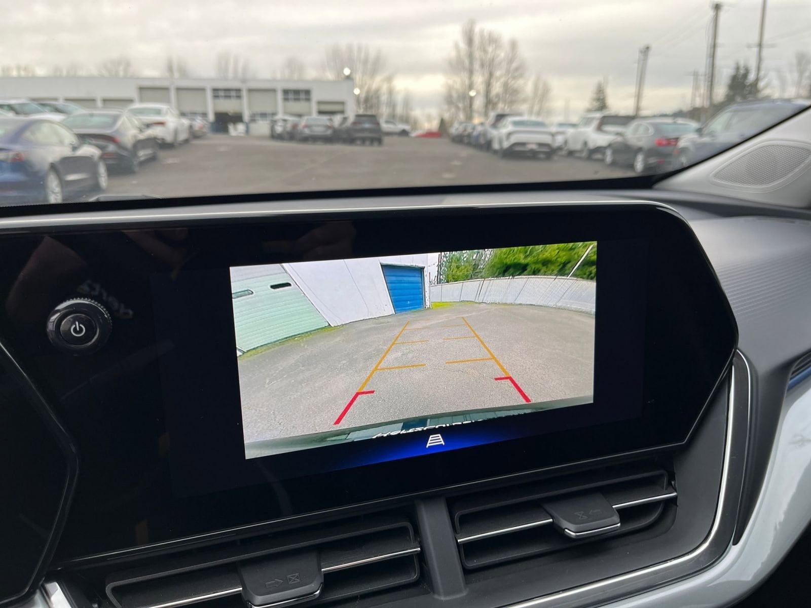 Thumbnail: 2025 Chevrolet Trax - 17