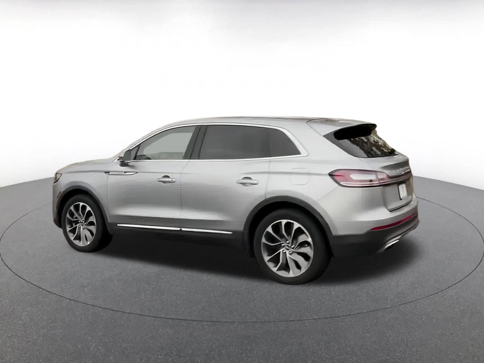 Thumbnail: 2023 Lincoln Nautilus - 4