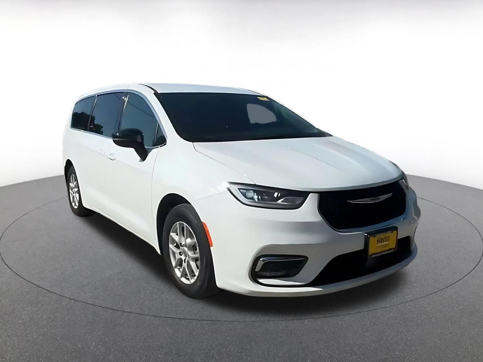Thumbnail: 2025 Chrysler Pacifica - 3