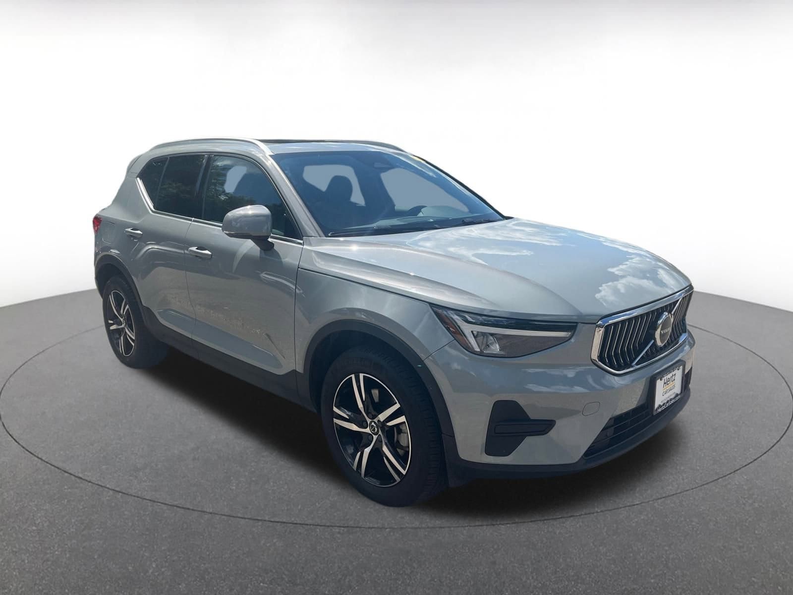 Thumbnail: 2024 Volvo XC40 - 1