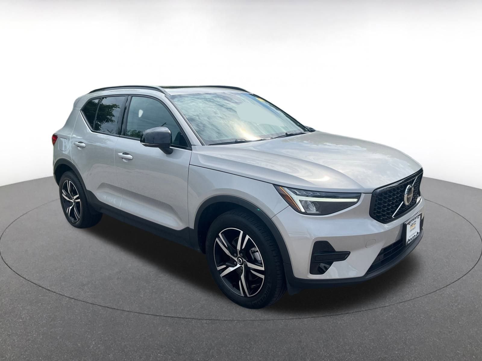 Thumbnail: 2024 Volvo XC40 - 1