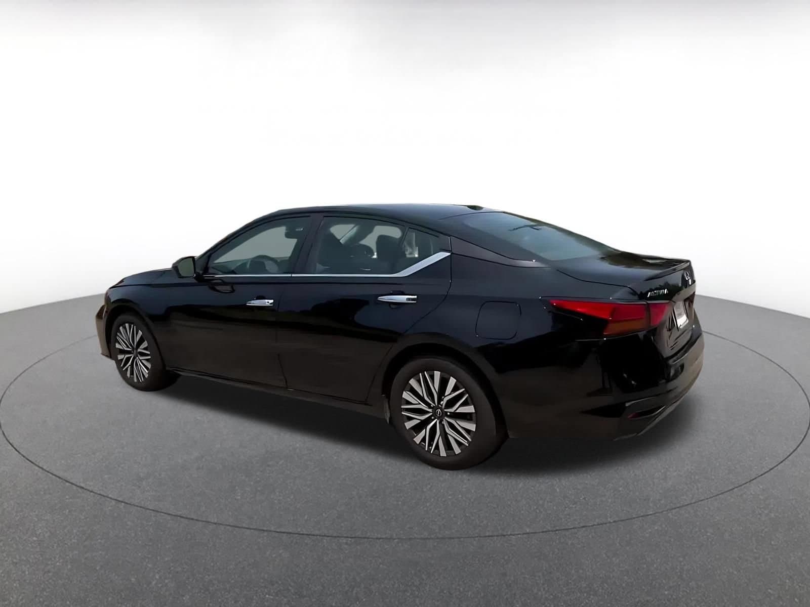 Thumbnail: 2025 Nissan Altima - 10