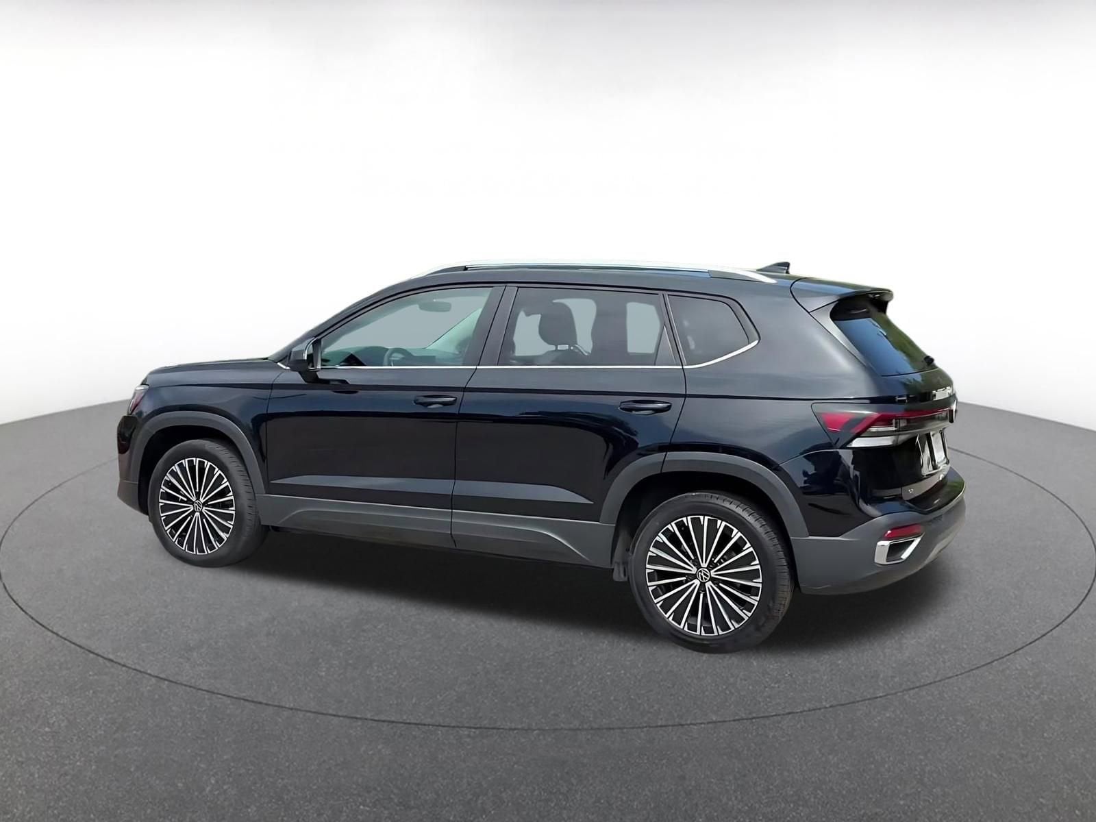 Thumbnail: 2025 Volkswagen Taos - 10