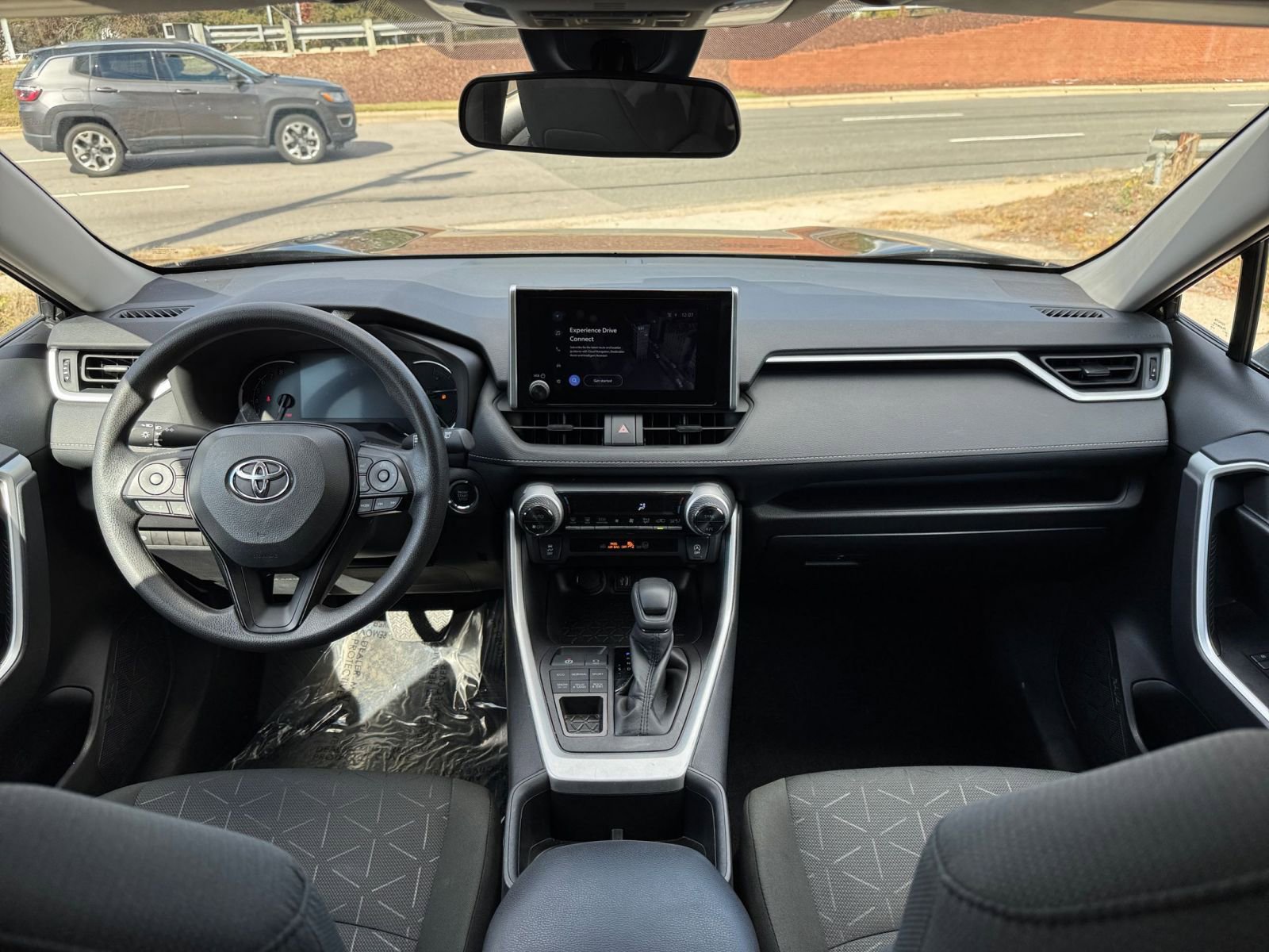 Thumbnail: 2025 Toyota RAV4 - 28