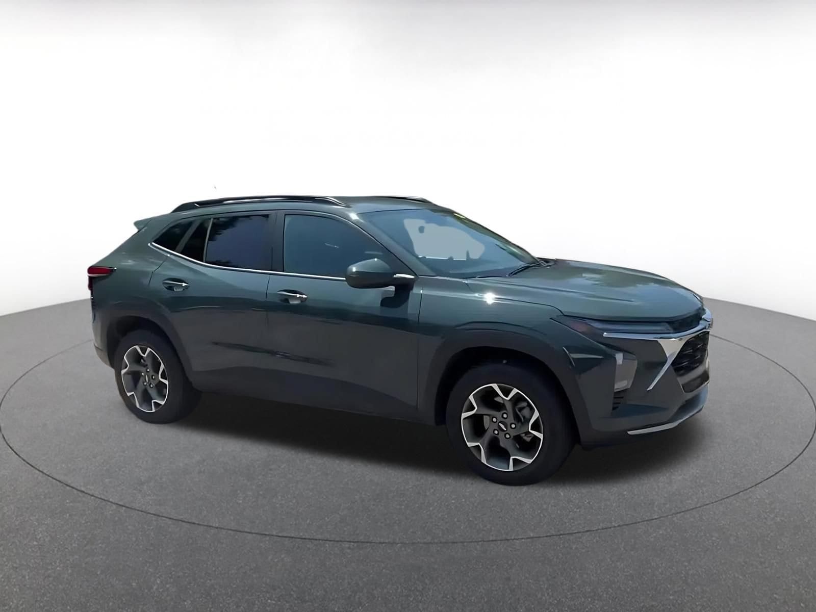 Thumbnail: 2025 Chevrolet Trax - 2