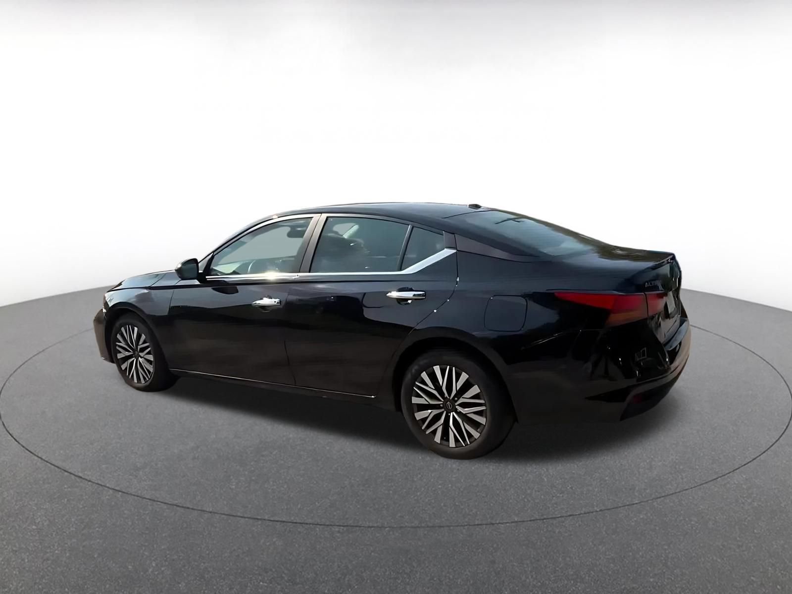 Thumbnail: 2025 Nissan Altima - 10