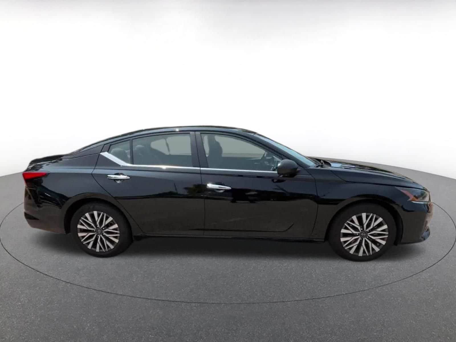 Thumbnail: 2025 Nissan Altima - 16