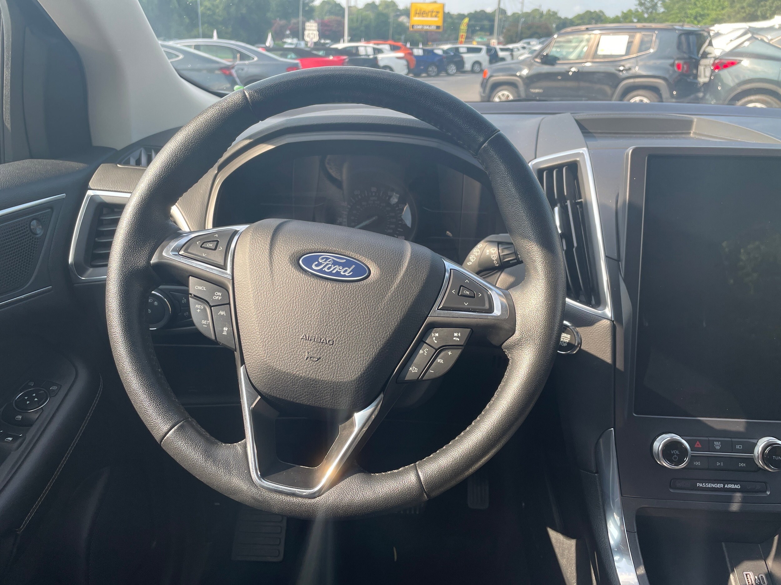 2022 Ford Edge Titanium 23